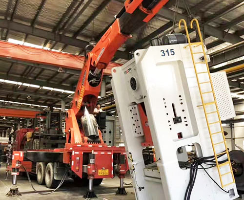 海口附近随车吊出租，轻松解决运输难题