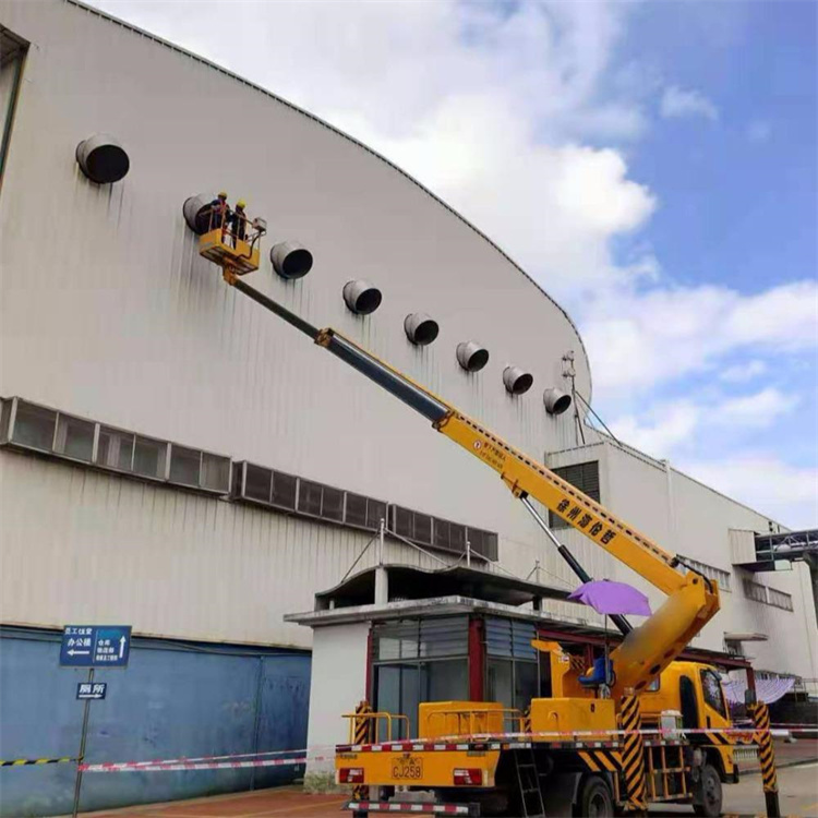 海口高空作业车出租服务：专业广告牌安装解决方案