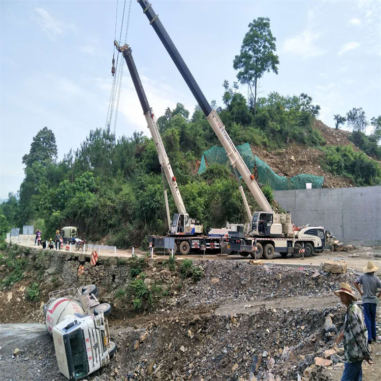 海口汽车掉沟里叫吊车救援要多少钱